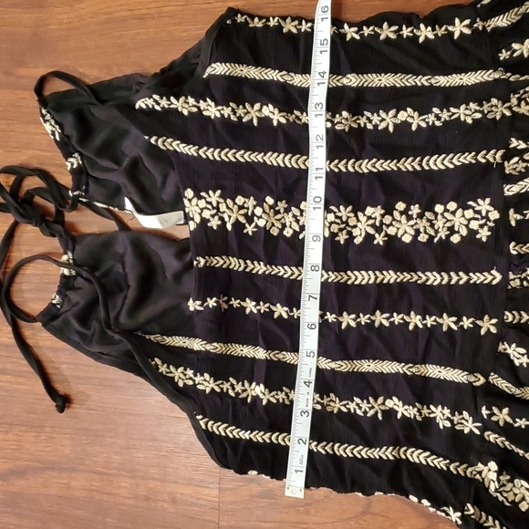 Saints And Hearts Top Boho Baby Doll Embrodery Black Tan Size Medium Floral - Picture 11 of 11